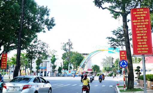 Kiểm tra công tác tuyên truyền, cổ động trực quan chào mừng Ðại hội Ðảng bộ TP Cần Thơ