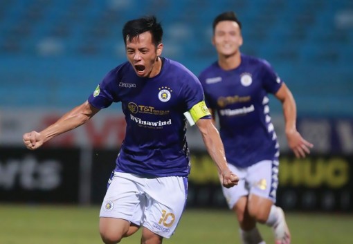 Văn Quyết tỏa sáng, thầy Park vẫn ngó lơ!