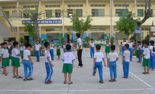 Tích cực vận động người dân tham gia bảo hiểm y tế