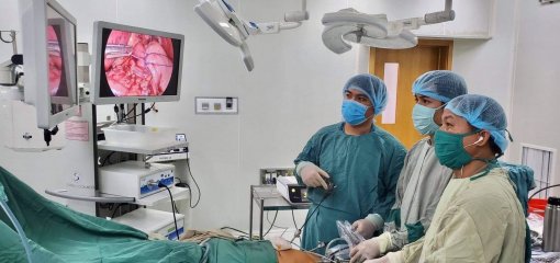 Phẫu thuật đưa dạ dày nằm sai vị trí trở về ổ bụng