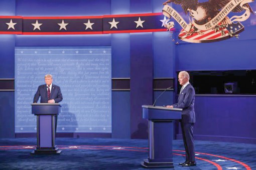 Tranh cãi “nảy lửa”

giữa hai ứng viên tổng thống Mỹ