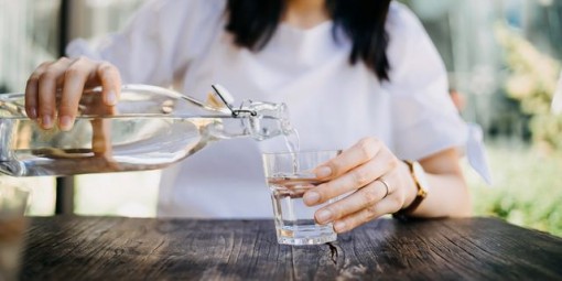 Những nguyên nhân bất ngờ khiến bạn luôn khát nước