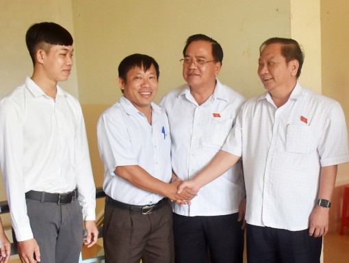 Đoàn Đại biểu Quốc hội đơn vị

TP Cần Thơ tiếp xúc cử tri phường Thới An Đông và xã Trường Thành