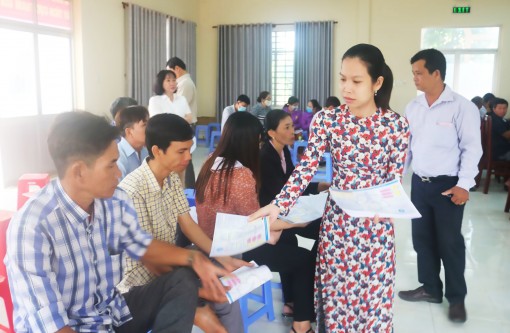 Đẩy mạnh tuyên truyền chính sách bảo hiểm xã hội tự nguyện, bảo hiểm y tế đến nông dân