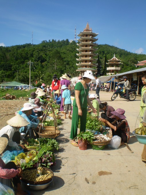Chợ Mây núi Cấm