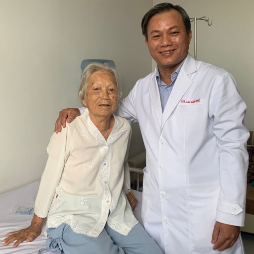 Cụ bà 93 tuổi đã xuất viện sau ca mổ lấy khối u 3kg