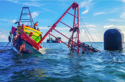 Kịp thời cứu vớt 4 thuyền viên bị chìm tàu trên biển