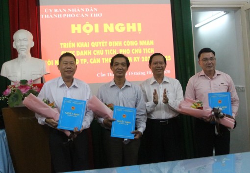 Trao quyết định công nhận chức danh lãnh đạo Hội Nhà báo TP Cần Thơ