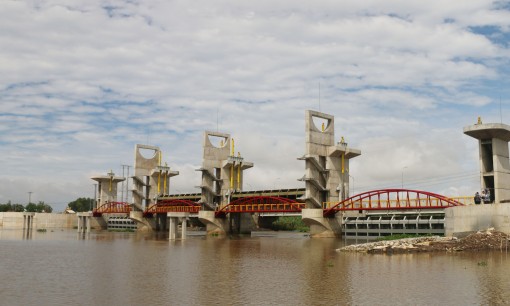 Vận hành xả cống kiểm soát lũ sông Cửu Long và vùng Tứ Giác Long Xuyên