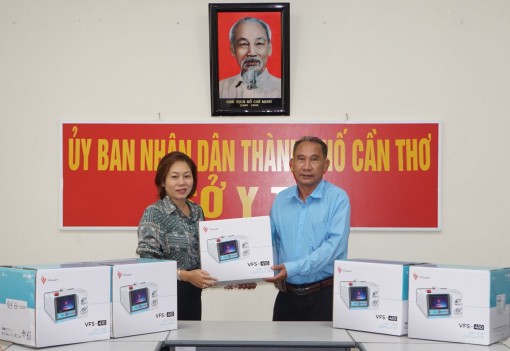 14 cơ sở y tế tiếp nhận 31 máy thở phục vụ điều trị COVID-19