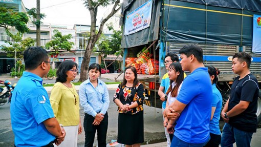 “Chuyến xe ước mơ” hỗ trợ đồng bào miền Trung