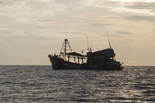 Hai thuyền viên tử vong trên biển