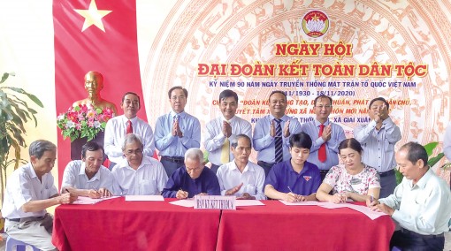 Tổ chức Ngày hội Đại đoàn kết

toàn dân tộc vui tươi phấn khởi