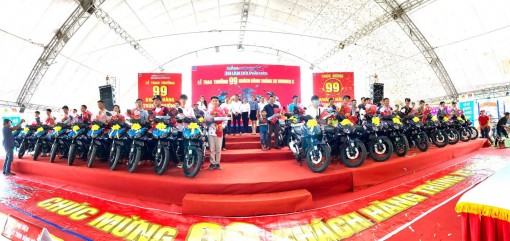 Hồng Đức trao xe đợt 3 cho khách hàng trúng thưởng chương trình “Sắm Winner X - Nhân đôi phấn khích”