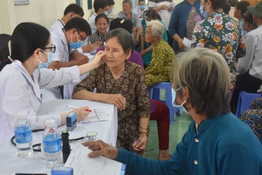 200 bệnh nhân nghèo, cận nghèo được khám bệnh, cấp thuốc miễn phí