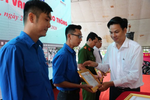 Hơn 300 đoàn viên, thanh niên tham gia ngày hội “Thanh niên với văn hóa giao thông”