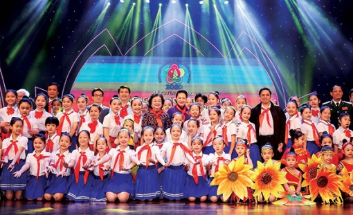 Vinh danh những “Bông hoa nghìn việc tốt”