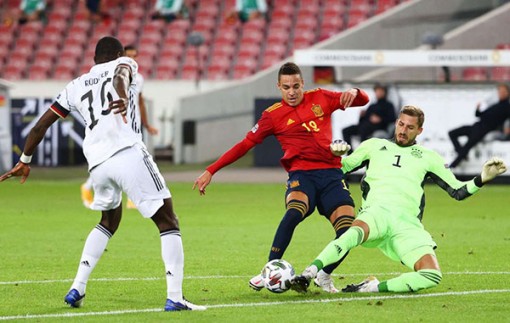 Tây Ban Nha khan hiếm “họng pháo” hạng nặng