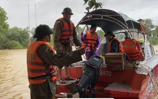 Chung sức, đồng lòng hướng về miền Trung