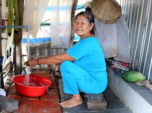 Mở rộng đường ống cấp nước sạch ở xã Ðông Bình và Thới Thạnh