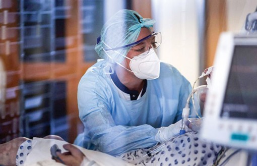 Nhiễm COVID-19 vẫn phải đi làm