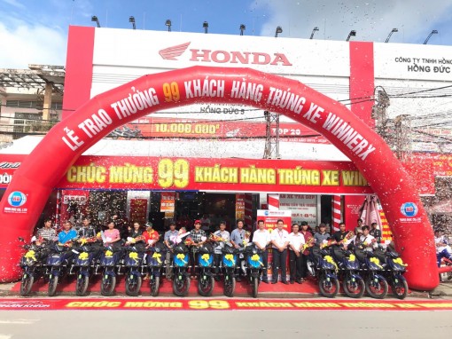 Chương trình “Sắm Winner X - Nhân đôi phấn khích”<br>Hồng Đức trao xe cho khách hàng trúng thưởng đợt 4