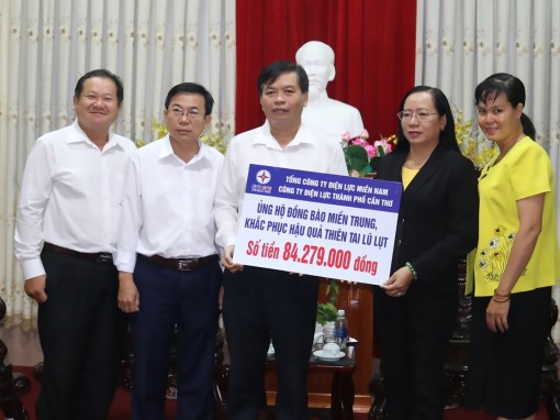 Quyên góp hơn 2,1 tỉ đồng hỗ trợ đồng bào

miền Trung