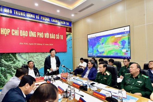 Không chủ quan với bão số 10