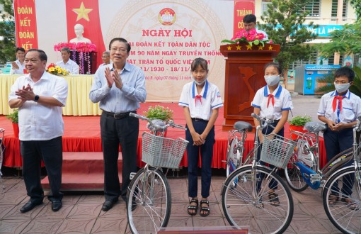 Trưởng Ban Nội chính Trung ương dự Ngày hội Đại đoàn kết toàn dân tộc tại TP Cần Thơ