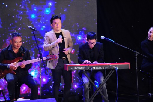 Phòng trà online của Lam Trường