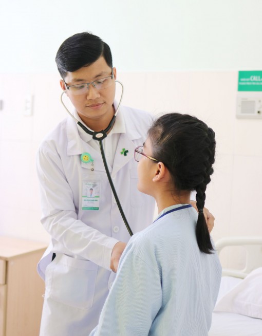 Điều trị bệnh dò động mạch vành không cần phẫu thuật