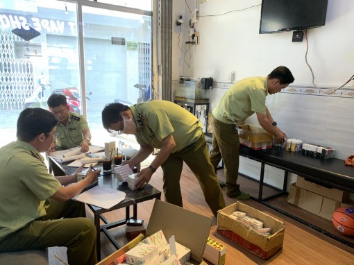 Thu giữ hàng trăm sản phẩm thuốc lá điện tử