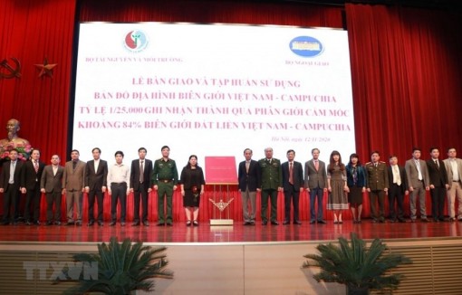 Bàn giao bản đồ địa hình biên giới Việt Nam-Campuchia