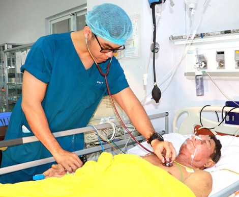 Phẫu thuật bắc cầu động mạch cứu bệnh nhân khỏi cắt bỏ chân