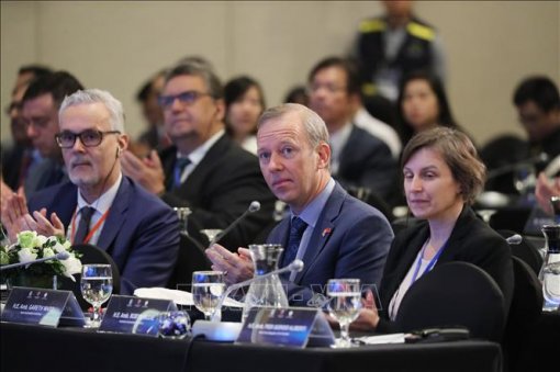 “Duy trì hòa bình
và hợp tác trong bối cảnh có nhiều biến động”