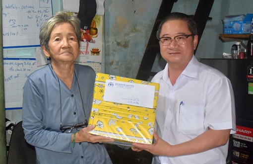 Chủ tịch UBND thành phố thăm hỏi nạn nhân và gia đình các nạn nhân TNGT