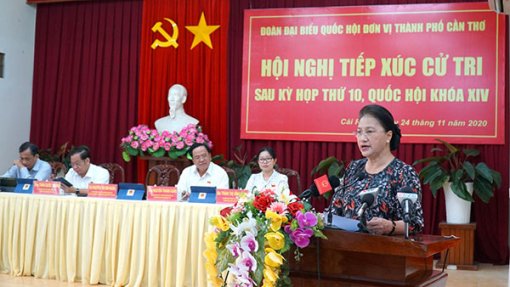 Chủ tịch Quốc hội Nguyễn Thị Kim Ngân tiếp xúc cử tri TP Cần Thơ