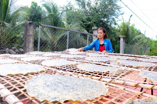 Giòn thơm bánh đa Vĩnh Thạnh