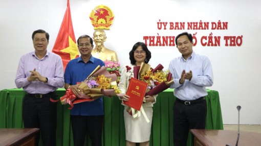 Lãnh đạo TP Cần Thơ trao các quyết định về công tác cán bộ