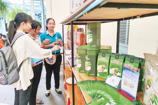 Chuỗi cung ứng thực phẩm an toàn góp phần thúc đẩy kinh doanh,

tiêu dùng nông sản Việt