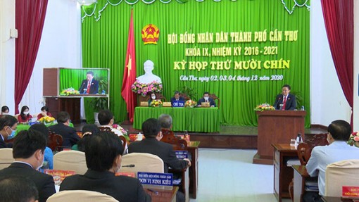 Thảo luận tình hình kinh tế - xã hội của thành phố