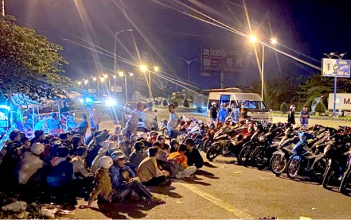 Bắt nhóm tổ chức đua xe trên cầu Cần Thơ