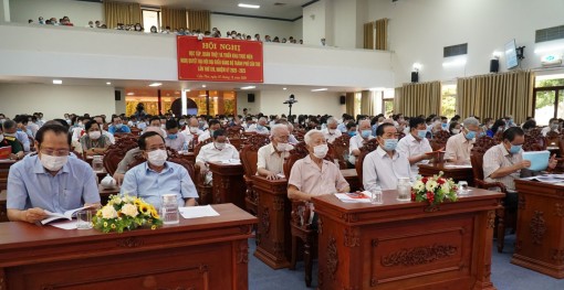 Phấn đấu thực hiện hoàn thành vượt kế hoạch ngay từ những tháng đầu, năm đầu thực hiện

Nghị quyết Đại hội Đảng bộ thành phố