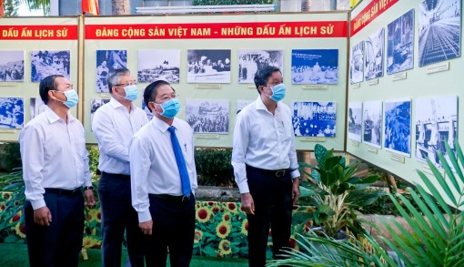 Khai mạc triển lãm ảnh “Đảng Cộng sản Việt Nam - Những dấu ấn lịch sử”