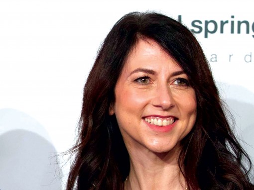 Vợ cũ Jeff Bezos ủng hộ 4,2 tỉ USD

cho quỹ hỗ trợ nạn nhân COVID-19