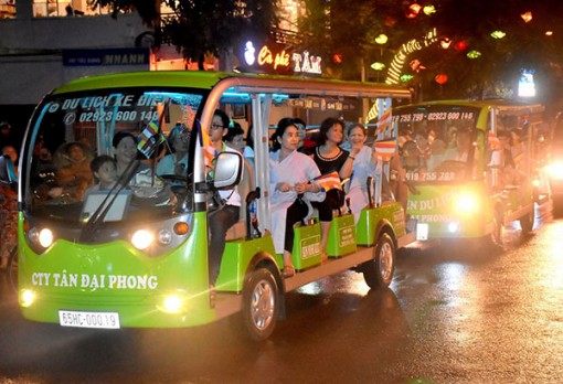 Duy trì hoạt động xe bốn bánh chạy bằng năng lượng điện vận chuyển khách du lịch trong phạm vi hạn chế