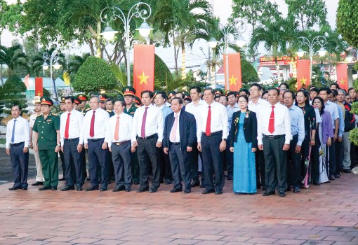 Lãnh đạo thành phố viếng Nghĩa trang liệt sĩ thành phố