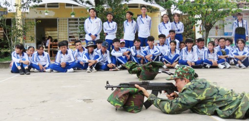 Triển khai thực hiện Chương trình môn

Giáo dục quốc phòng và an ninh cấp THPT