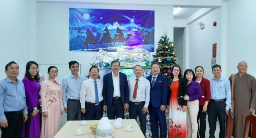 Lãnh đạo thành phố chúc mừng Giáng sinh