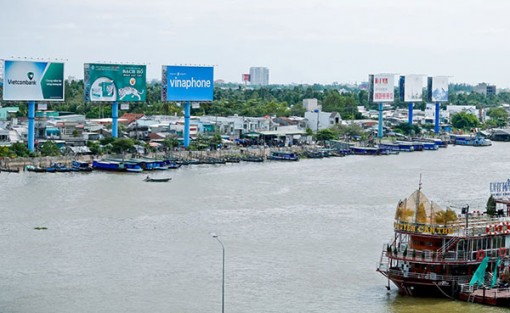 Quản lý quảng cáo còn gặp khó